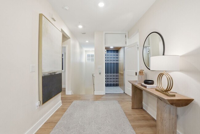 Building Photo - Fully Furnished 3 Bedroom, 3.5 Bath Townhome