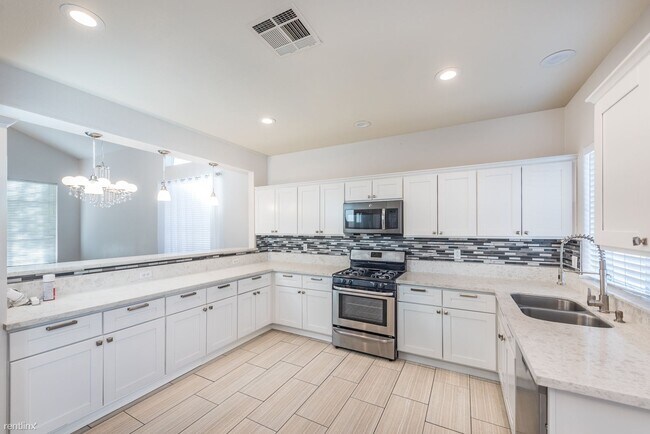 Building Photo - 4 br, 2.5 bath House - 8128 Neptune Beach Ave