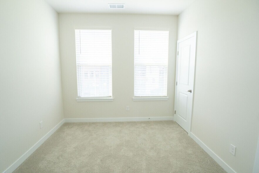 Building Photo - 3201 Coquina Ln