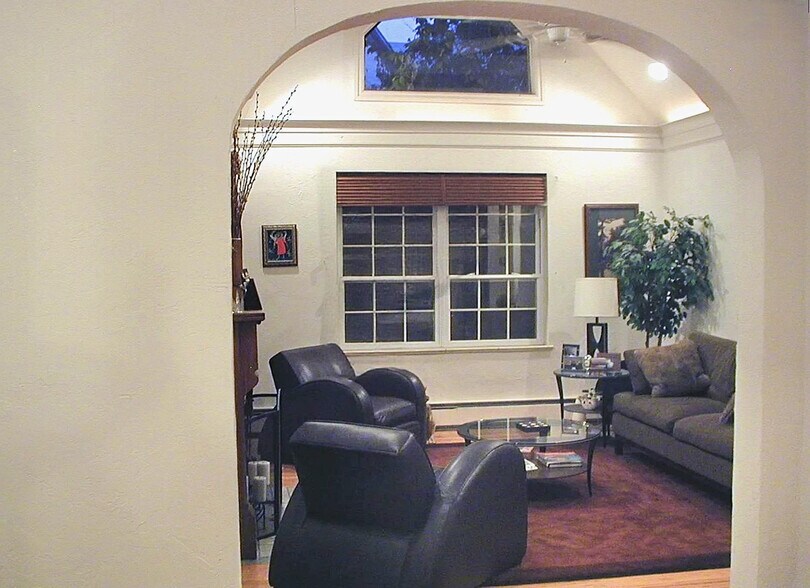 Living room - 4326 E 17th Avenue Pky