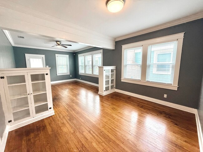 Building Photo - 2BR Home with Sunroom & Extended Driveway