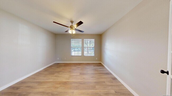 Building Photo - 145 S Willow Way