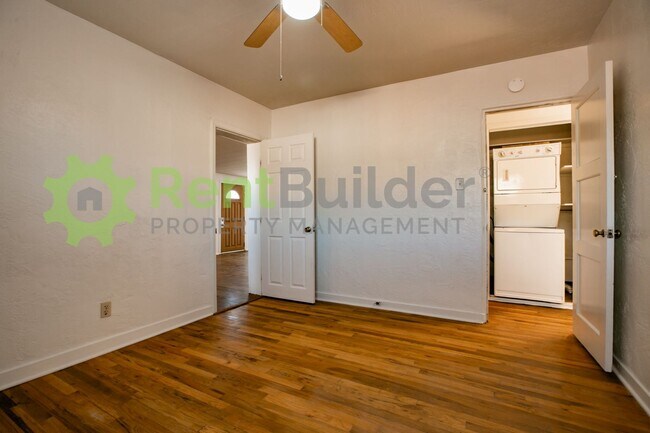 Building Photo - 608 Madison St NE