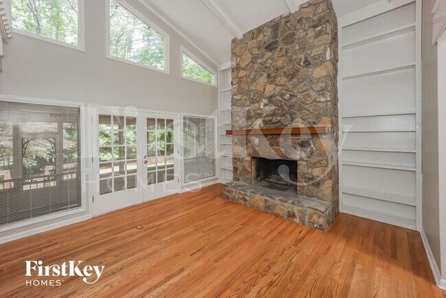 Building Photo - 815 San Remo Ct