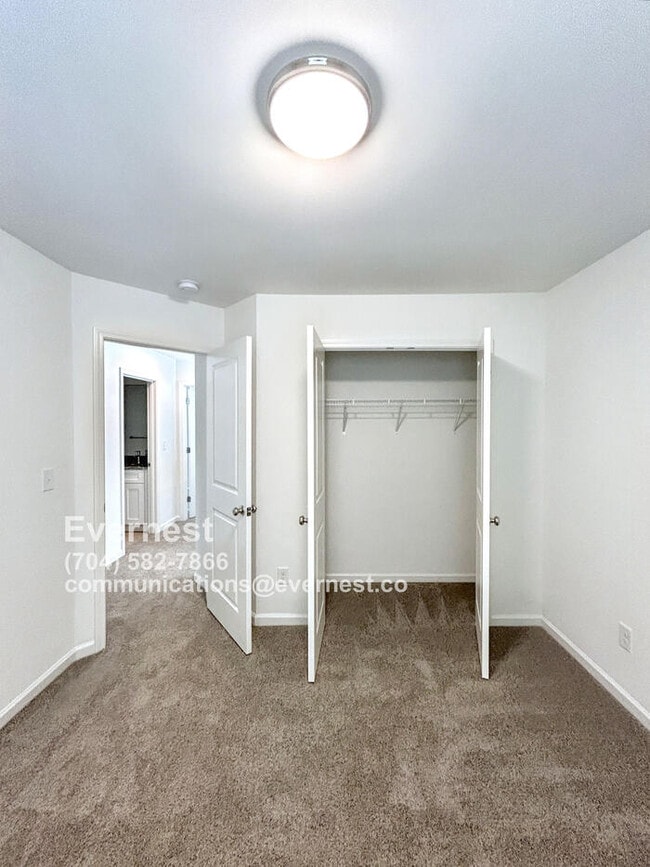 Building Photo - 607 S 10th St