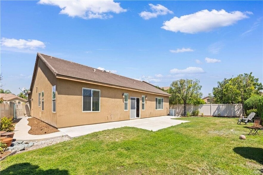 Building Photo - 1 Meadows Way