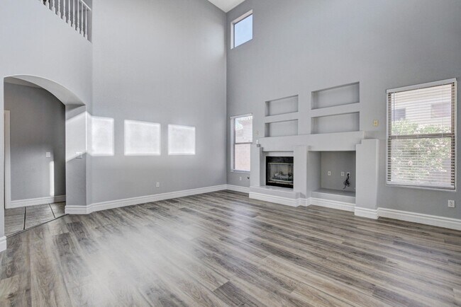 Building Photo - MASSIVE 5 BEDROOM, 2 STORY HOME IN DESIRABLE RHODES RANCH GOLF COURSE COMMUNITY!