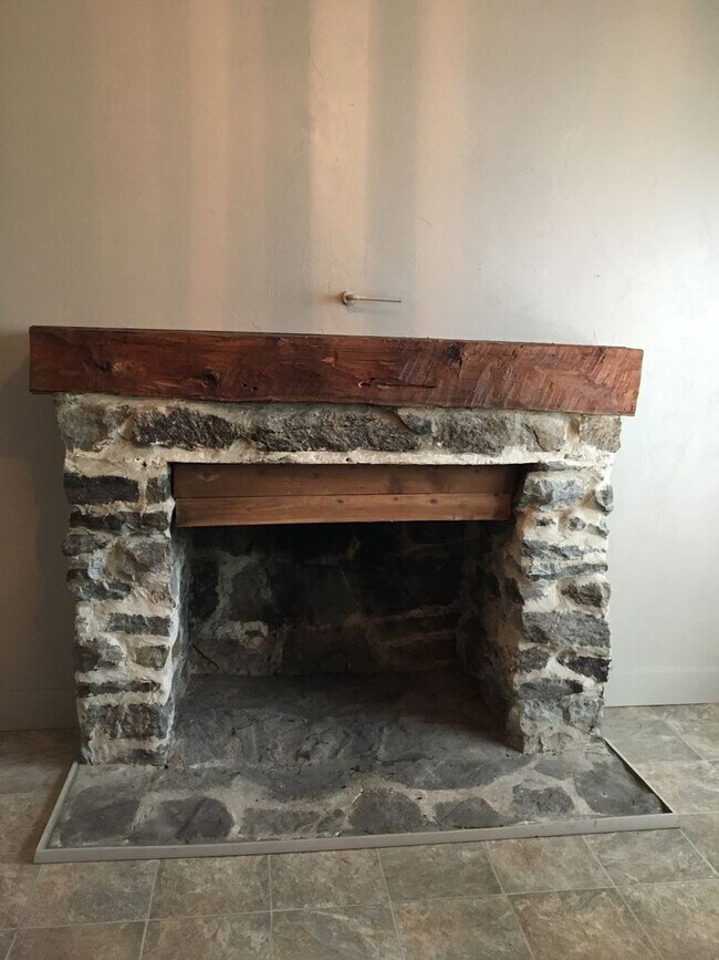 Building Photo - 3356 Days Mill Rd