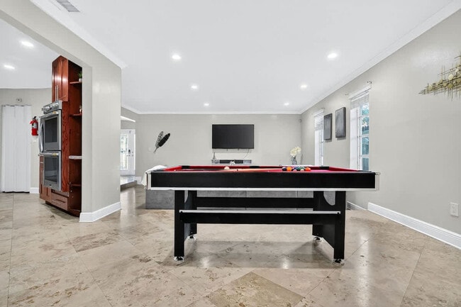 Building Photo - 2423 NE 202nd St