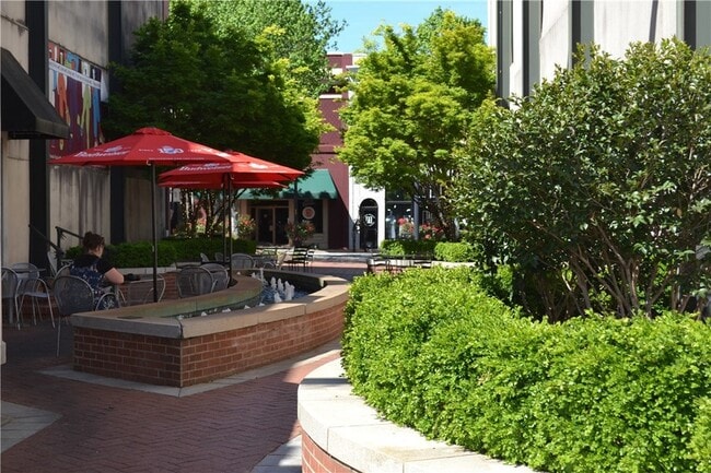 Building Photo - 205 E Broad St