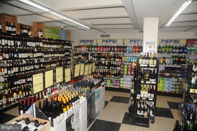 Building Photo - 10401 Grosvenor Pl