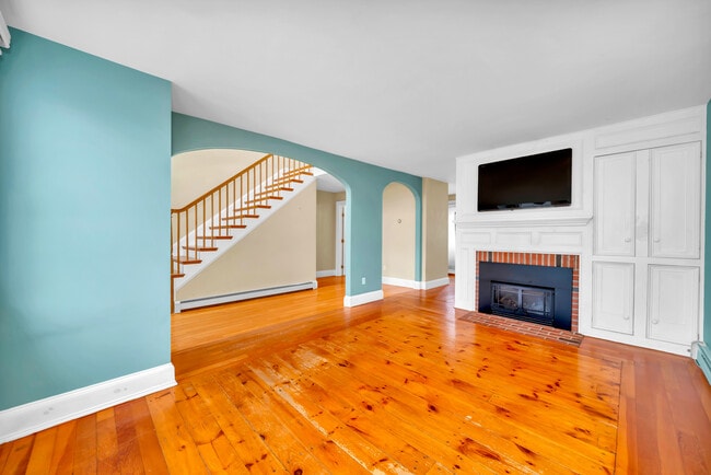 Building Photo - 4 Warren St