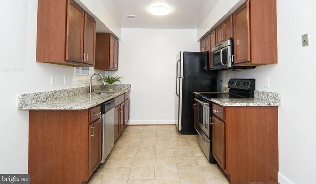 Building Photo - 3335 Oakshade Ct
