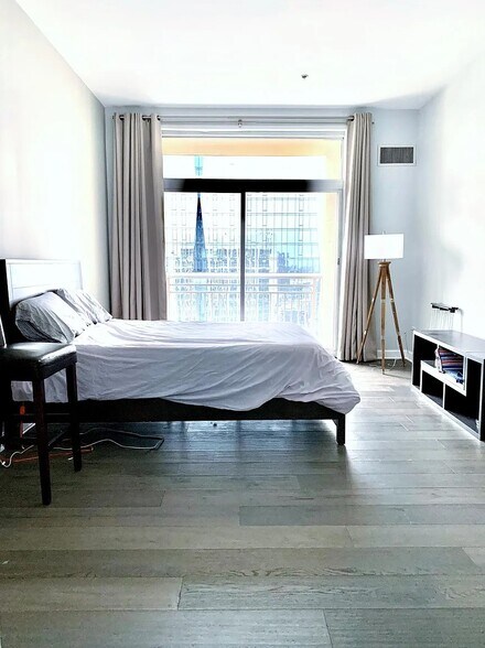 Bedroom1 - 1400 S Michigan Ave