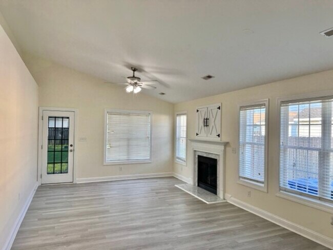 Building Photo - 4116 Huntsmoor Ln NW