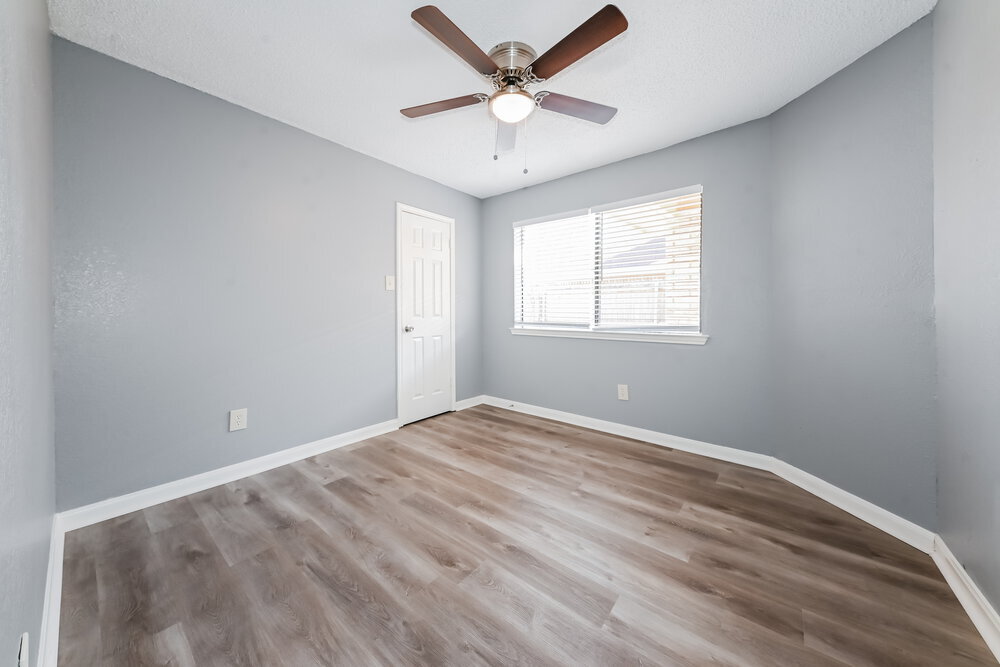 Building Photo - 1112 Paintbrush St