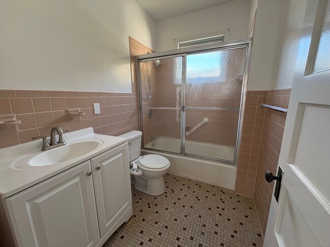 Building Photo - 118 New Haven Ave