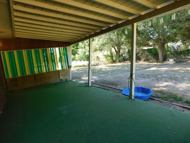 Building Photo - Spacious in the Redlands