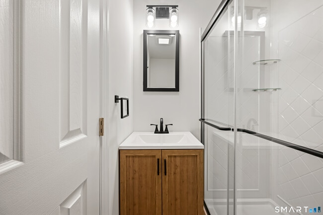 Building Photo - 99 Ramapoo Rd