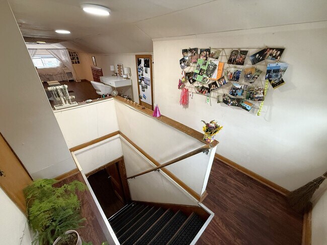 Building Photo - 1128 Bowen Ct