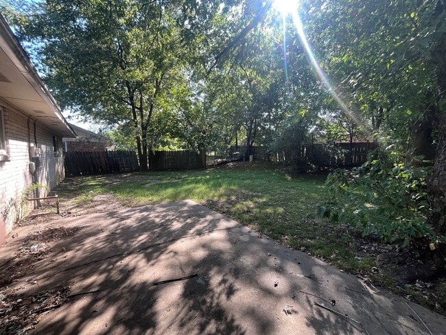 Building Photo - Charming 3-Bed, 2-Bath Home in South Tulsa