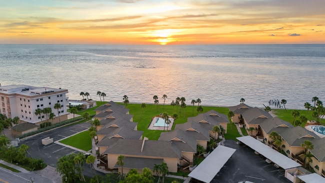 Building Photo - Meticulous Gulf front condo with unobstructed views of the clear blue water.