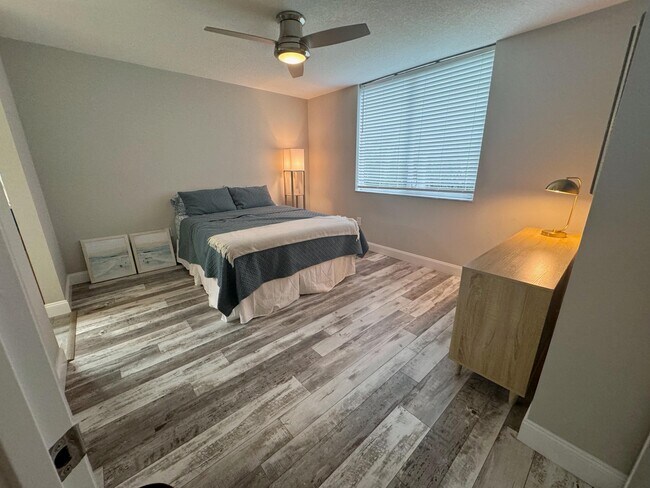 Building Photo - 300 Scotia Dr