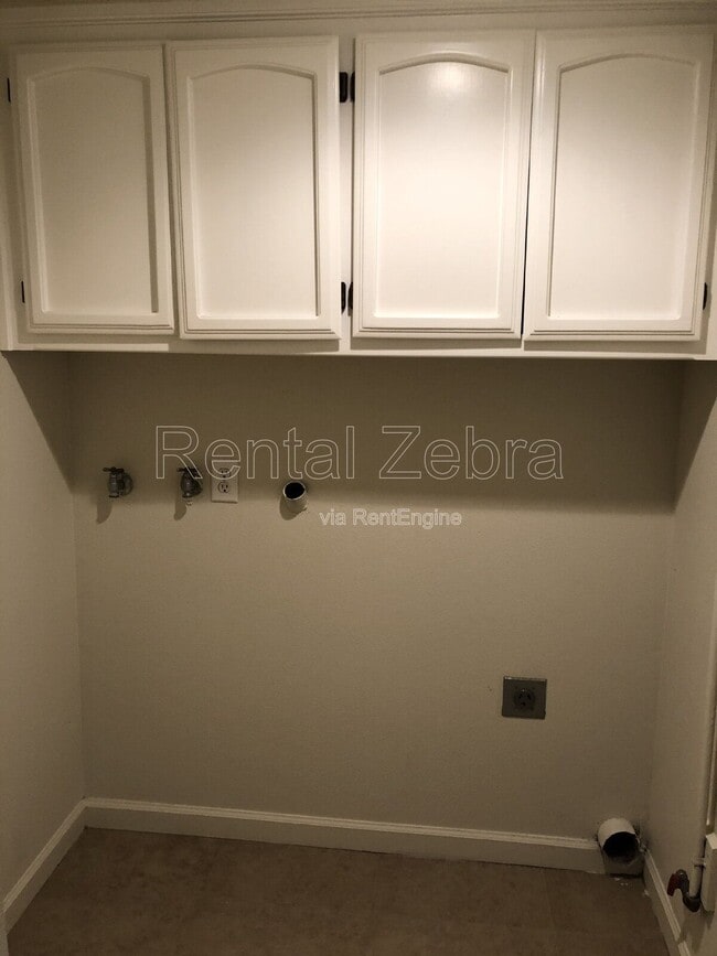 Building Photo - 3060 Ironwood Ct