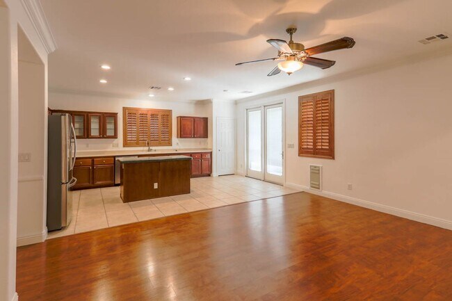 Building Photo - 3 Bedroom Summerlin South Beauty
