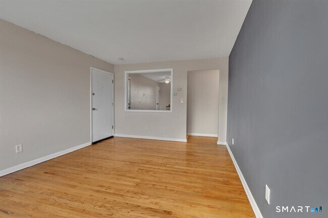 Building Photo - 63 Maynard St