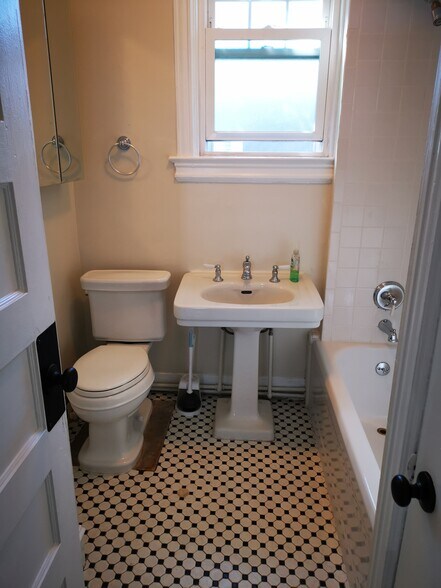Building Photo - 348 Castleton Ave