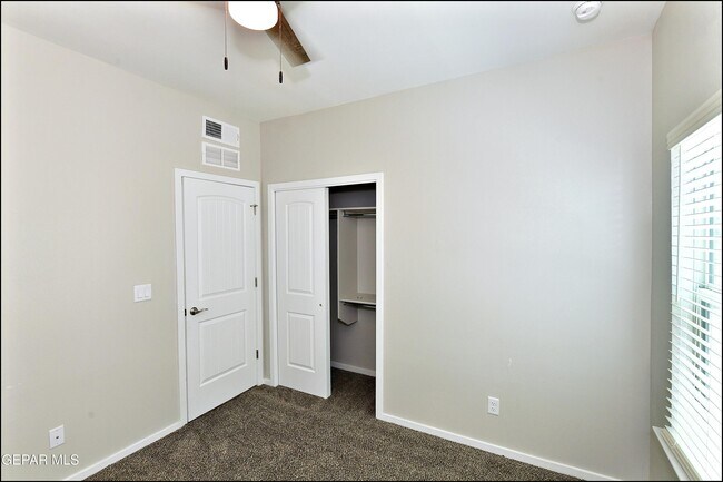 Building Photo - 541 Paseo Modesto Dr