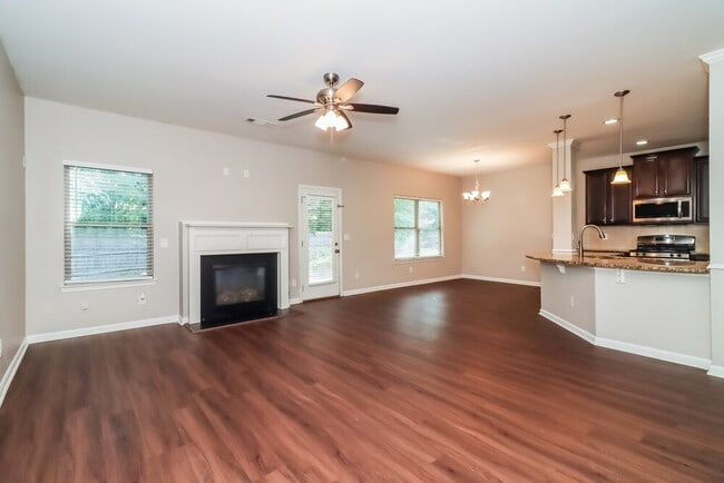 Building Photo - 212 Cleburne Pl