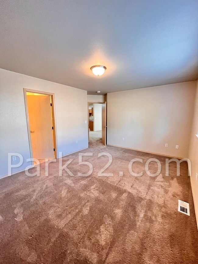 Building Photo - 3-Bedroom Duplex Home - Gated Community - South Hill