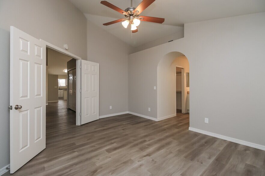 Building Photo - 727 N Sulleys Dr