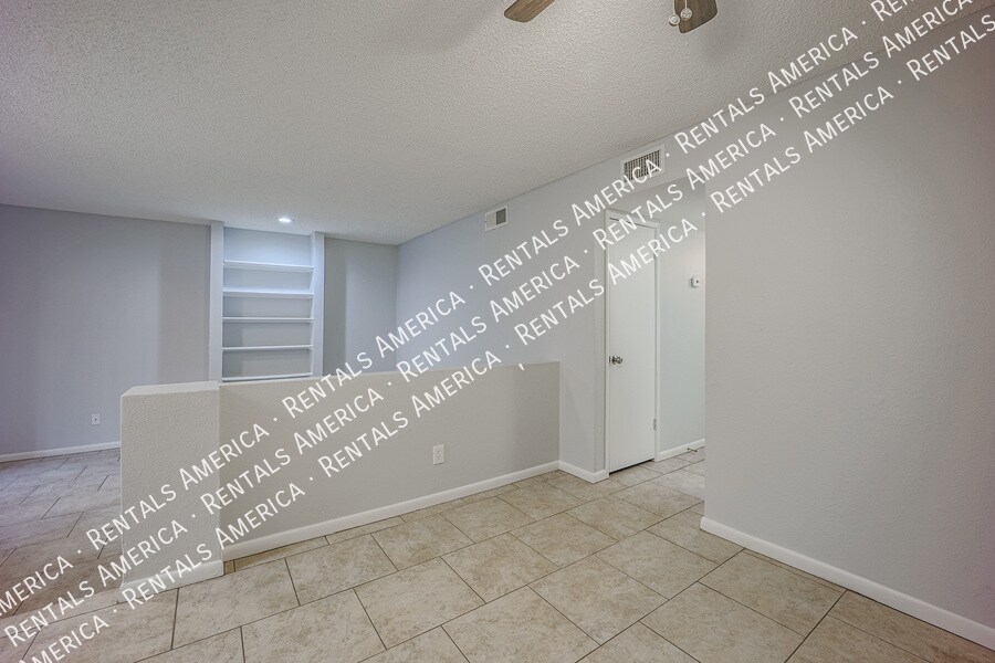 Building Photo - 747 S Ext Rd