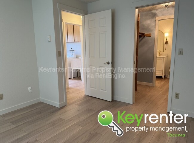 Building Photo - 3422 N Bristol St