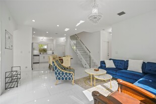 Building Photo - 833 SW 17th St