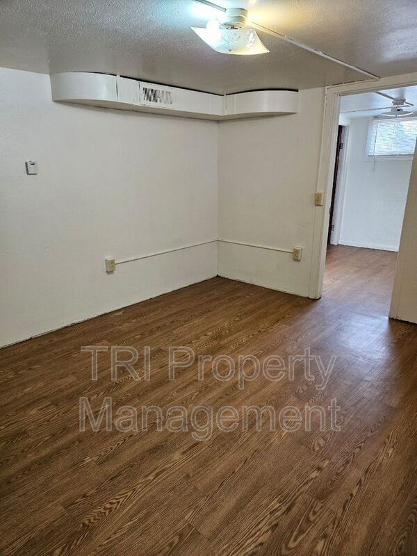 Building Photo - 2204 9th St