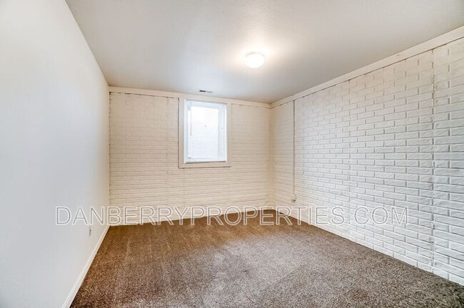 Building Photo - 3660 Willow Run Dr