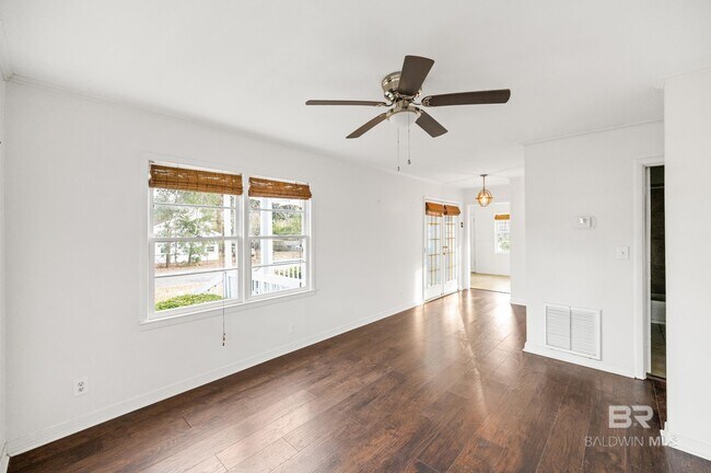 Building Photo - 358 Pecan Ave