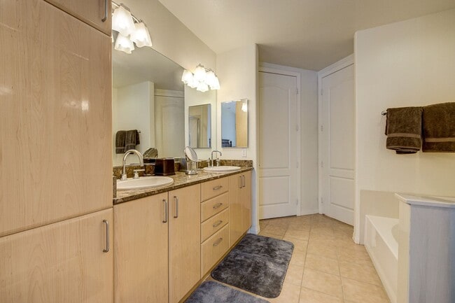 Building Photo - STUNNING 3 BEDROOM 2 FULL BATH FIRST FLOOR...