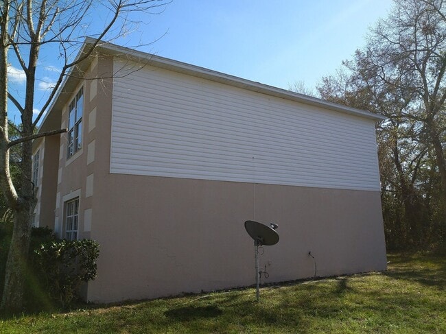 Building Photo - Beautiful 4 Bedroom
