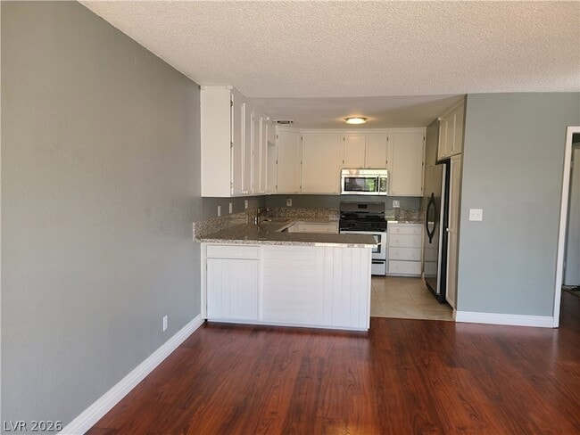 Building Photo - 6751 Ledgewood Dr