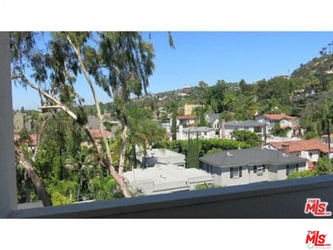 Building Photo - 3949 Los Feliz Blvd