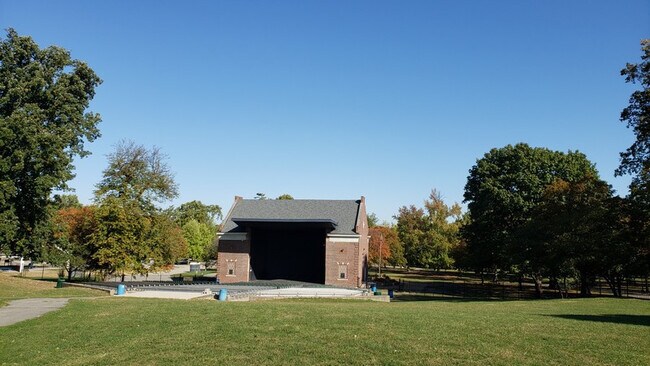 Building Photo - 2746 Shelby St