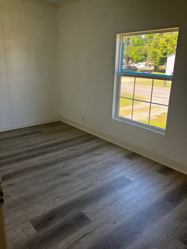 Building Photo - 3 Bedroom Trailer in New Iberia
