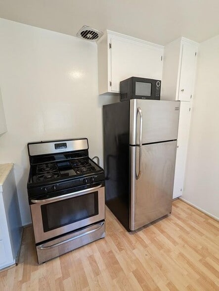 Building Photo - 3408 Mentone Ave