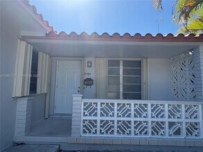 Building Photo - 2752 SW 25th Ter