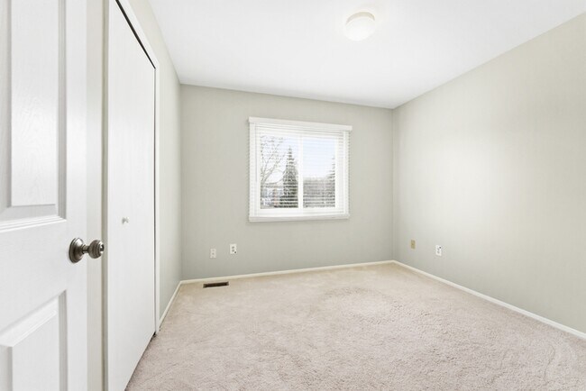 Building Photo - 25845 Buckminster Dr